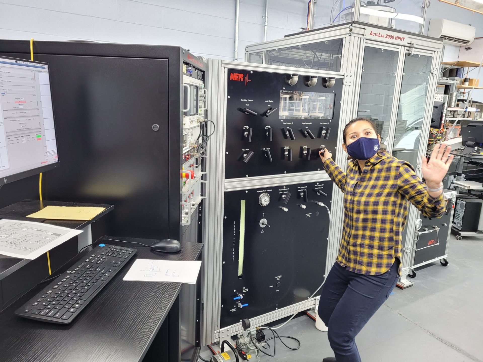 Catalina Sanchez-Roa shows off our exciting new toy: the hi T, hi P apparatus from NER (2021).
