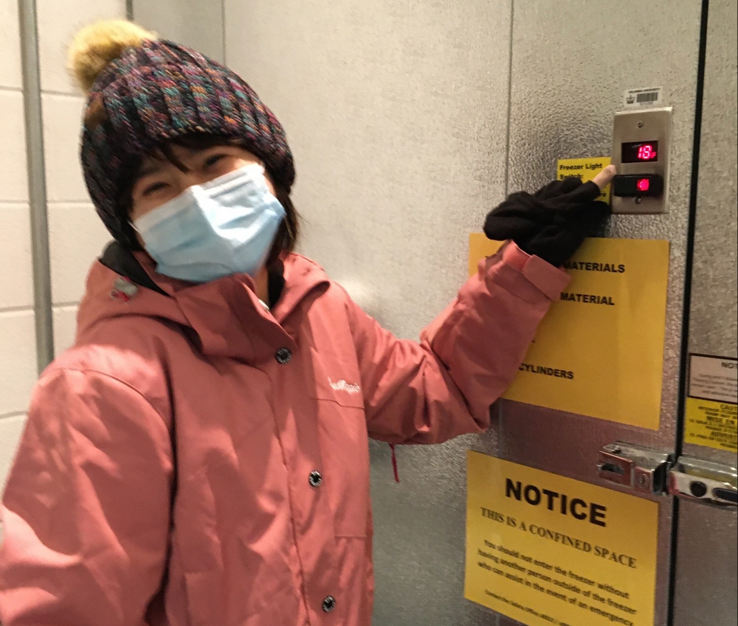 Hatsuki Yamauchi dons warm clothes and gets ready to image ice samples in the cold room (2021).