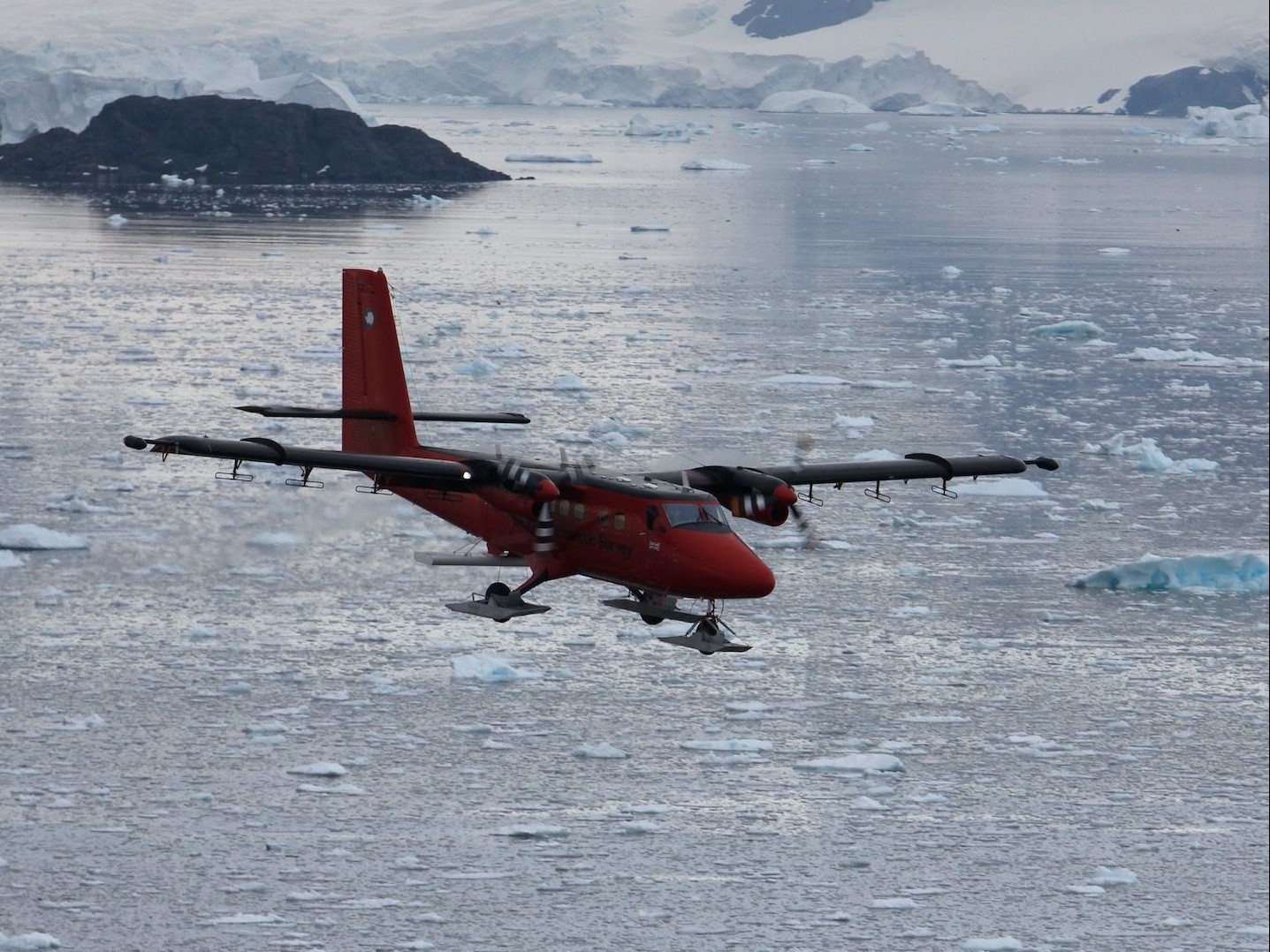 Twin Otter plane belonging to the British Antarctic Survey en route to Antarctica’s Thwaites Glacier. Credit Dave PorterLamont-Doherty Earth Observatory