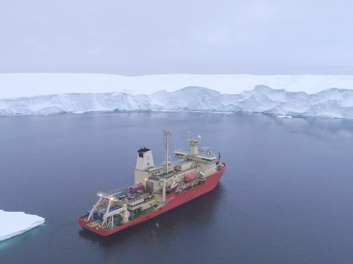 The U.S. research vessel Nathaniel B. Palmer, photographed from a drone at the Thwaites ice front, February 2019. (Alexandra Mazur/University of Gothenburg)
