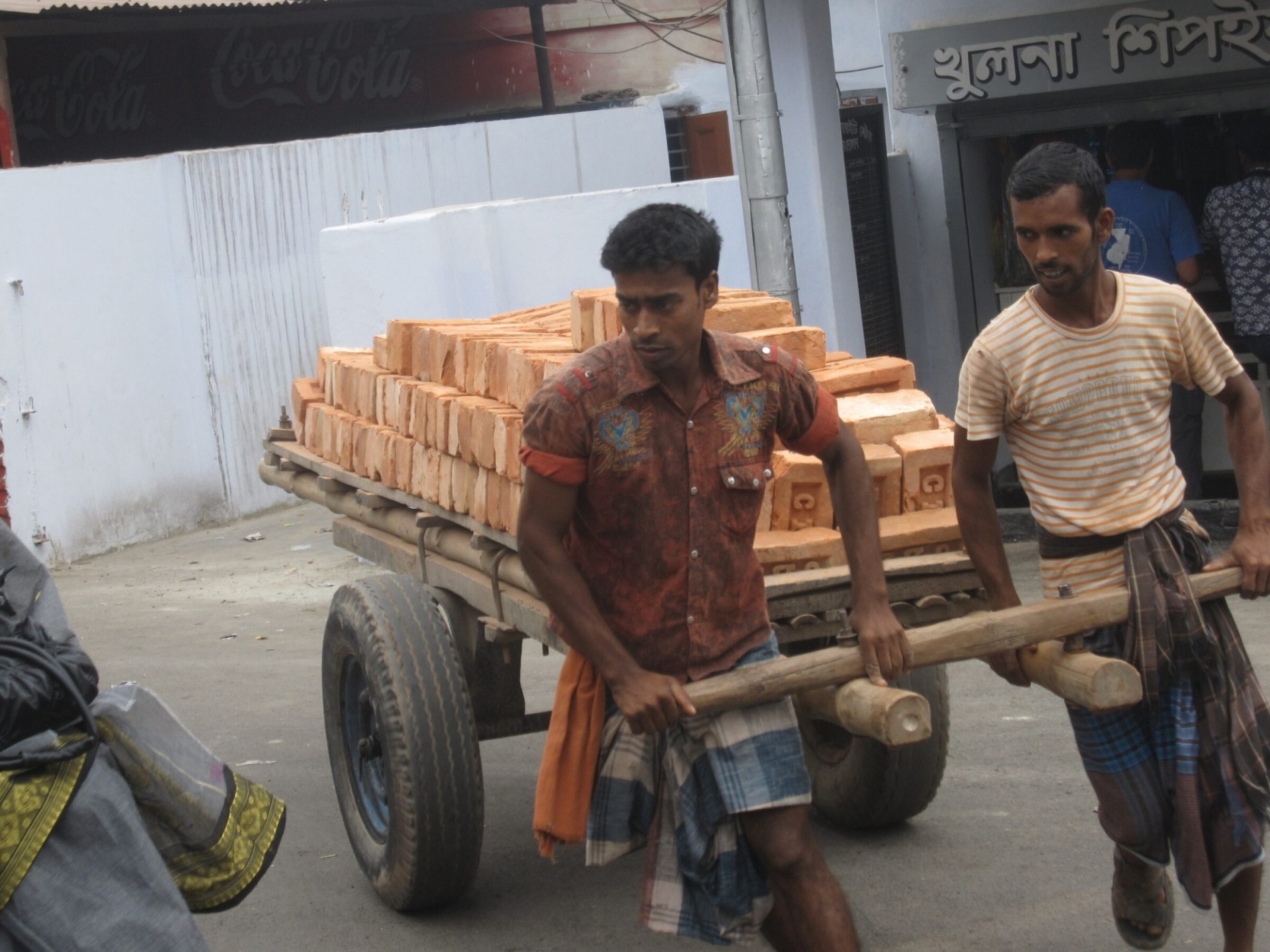 Workers in Bangladesh, one of many countries where future heat waves could reach levels unsurvivable even for strong, healthy adults. Credit: Kevin Krajick