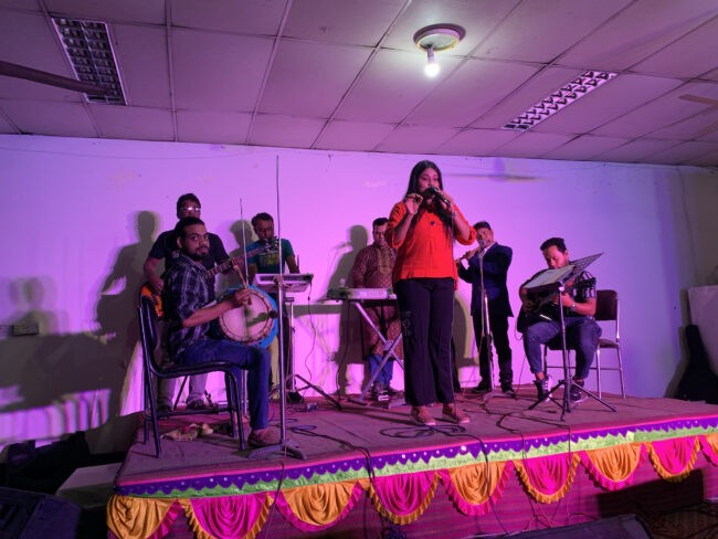 1.9singer 1 650x488.jpg