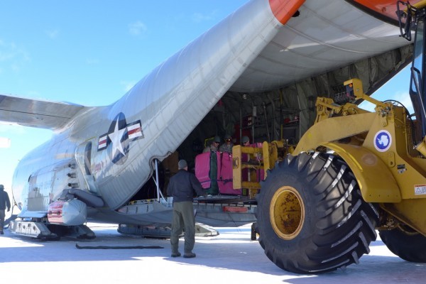 Loading the gravity meter on loan from the Kiwi for the Antarctic test flights. (Photo R. Bell) 