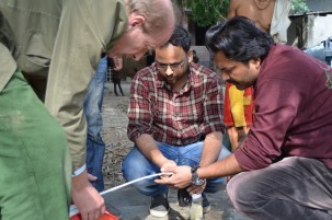 Van Geen, Mahfuzur Khan and Babo Islam test a well where there is evidence of arsenic in deep sediments. Photo: David Funkhouser