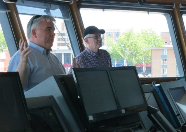 Sean Higgins and Lamont Director Sean Solomon talk from the bridge of the Langseth.