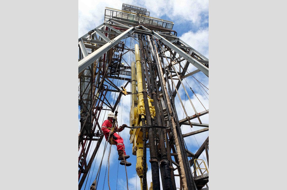 To drill down into the sea floor, the ship uses a large rig and a professional drilling crew. ( Jens Gruetzner, Alfred-Wegener-Institut for Polar and Marine Research) 1-Bobby-Cortez-in-derrick-jens-gruetzner