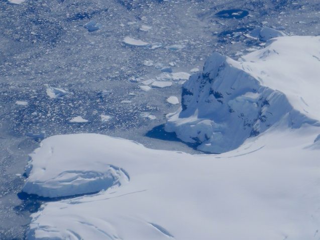 Along the edge of the Antarctic Peninsula. (photo M. Turrin)