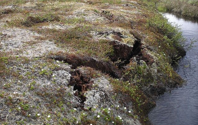 A new study documents evidence of a massive release of carbon from permafrost as temperatures rose at the end of the last ice age. Loosening of the soil as permafrost melts can lead to erosion. Photo: Dentren/CC-BY-3.0
