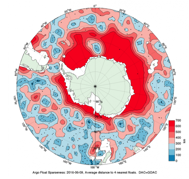 Map of the distance to the four closest floats pointing out the lack of floats around the Antarctic ocean. 