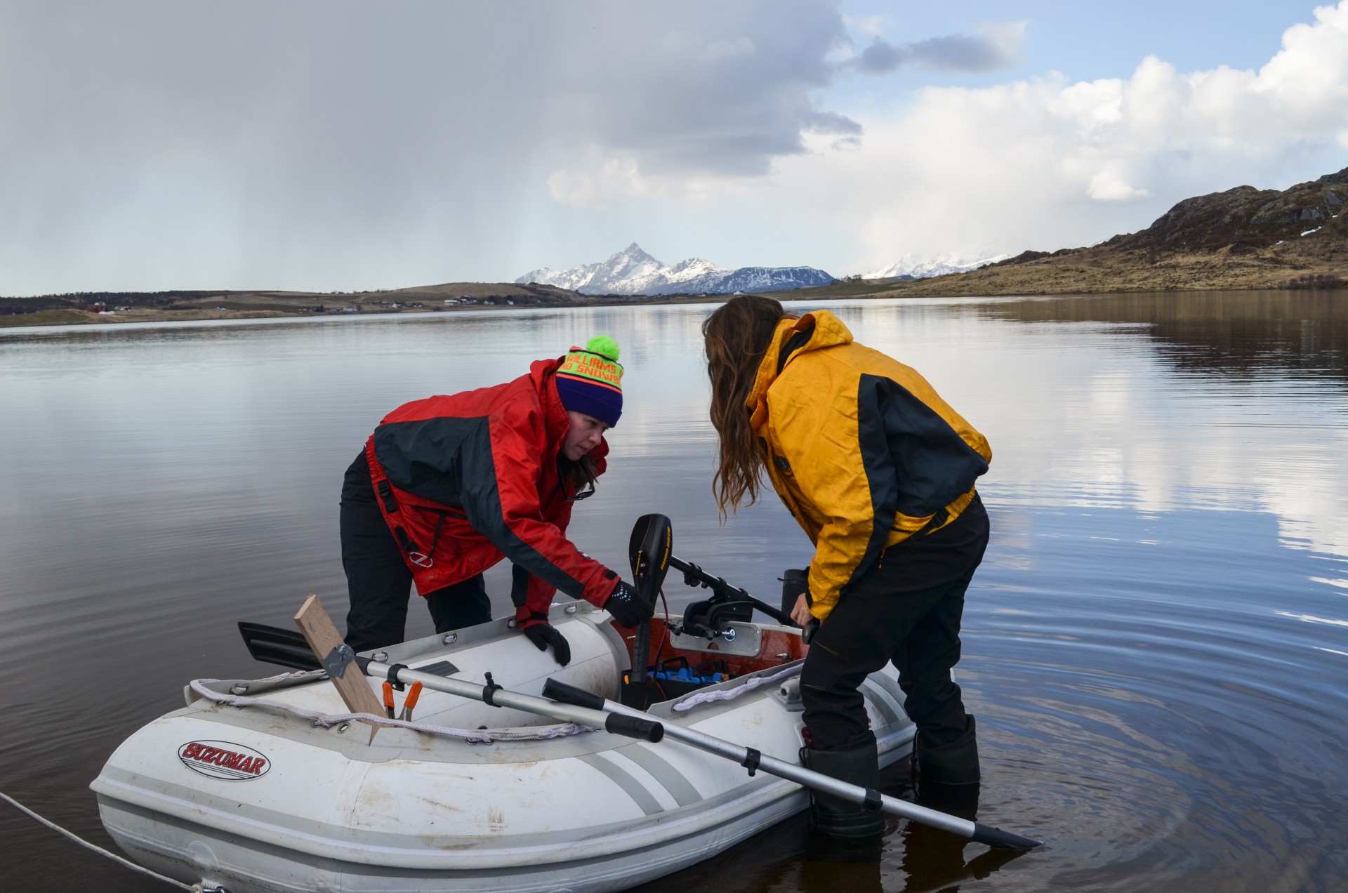 Lamont grad student Lorelei Curtin and Eve Pugsley, a student at the College of William &amp; Mary launch into a lake that the team plans to sample.