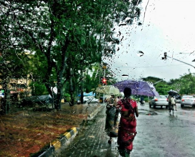 rain in mumbai umbrella