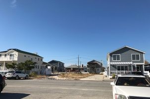 vacant lot in breezy point