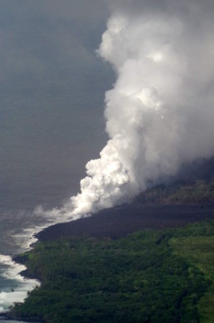 lava flows into ocean in kilauea eruption