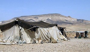 An estimated 1.5 million Syrians displaced by the drought fled the countryside, often to tent camps at the peripheries of cities already swollen by refugees from the war in Iraq. (Stephen Starr/IRIN)