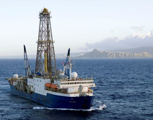 Offshore Honolulu 2 William Crawford IODP 637x499.jpg