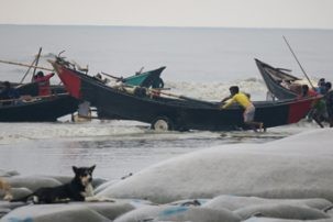 5.9boatlaunch 303x202.jpg