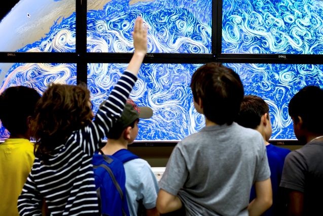 kids in front of screens showing ocean currents