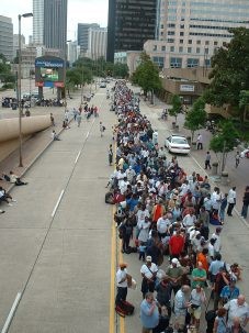 People lining up for shelter in Superdome in New Orleans 227x303.jpg