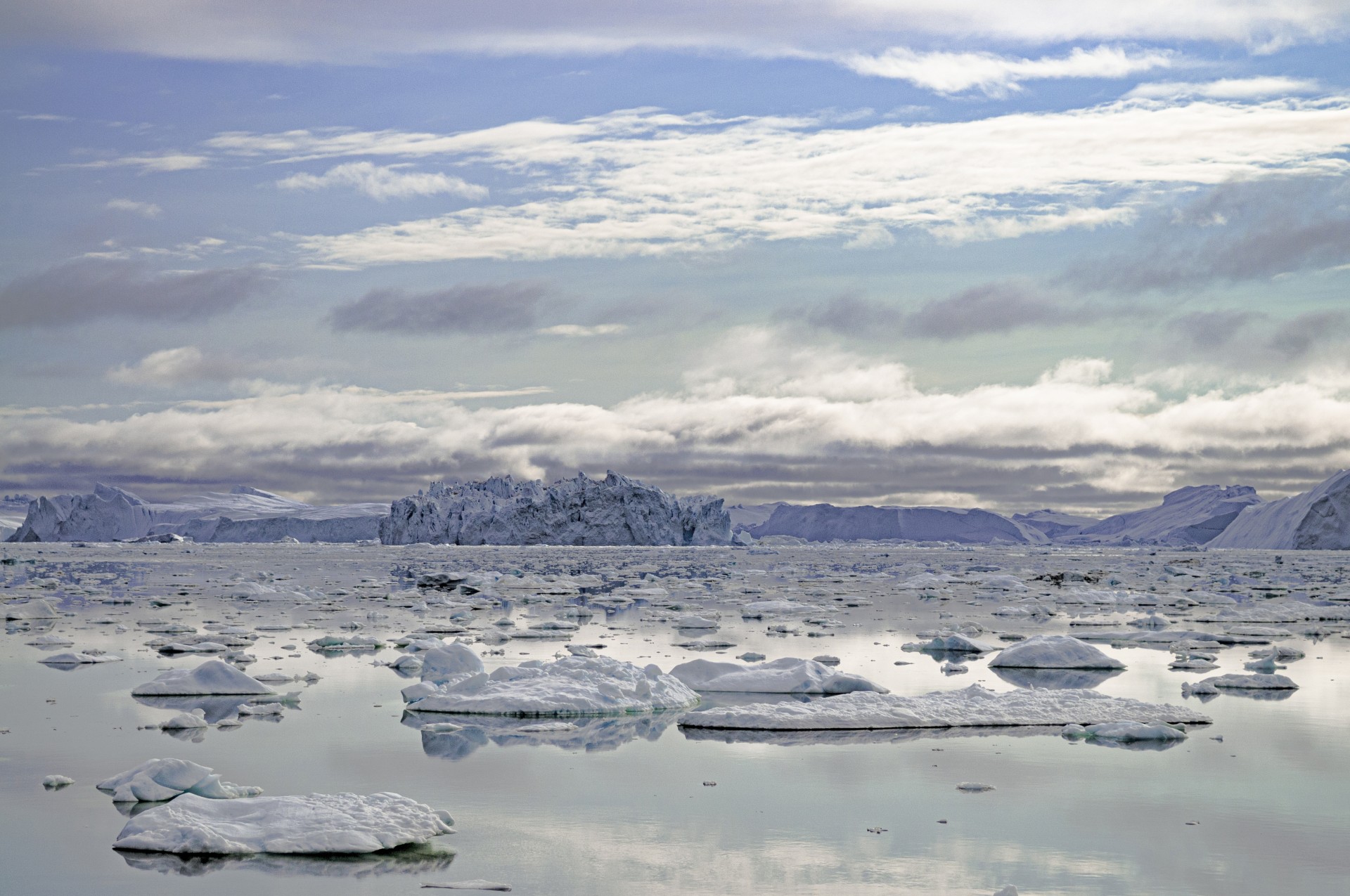Icebergs outside the town of Ilulissat, Greenland, near where Lamont Research Professor Marco Tedesco is studies the <a href="https://blogs.ei.columbia.edu/2018/10/01/how-the-greenland-ice-is-melting-up-close/">melting of the Greenland ice sheet</a>. Photo: Marco Tedesco DSC_1854 - Marco Tedesco
