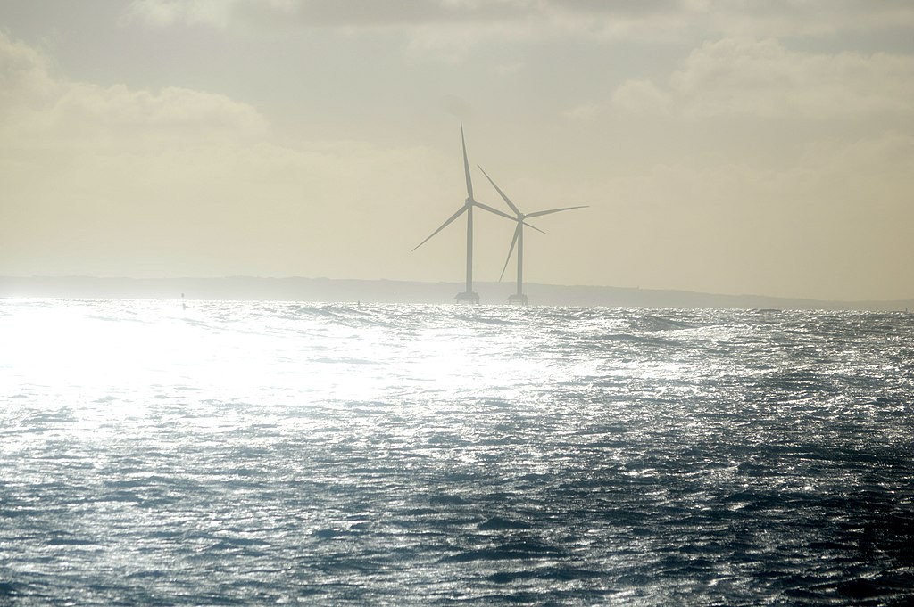 offshore wind farms could help capture carbon from air and store it