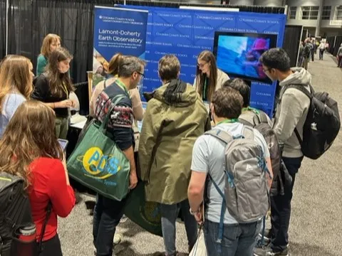 AGU attendees lined up at the LDEO exhibit booth.