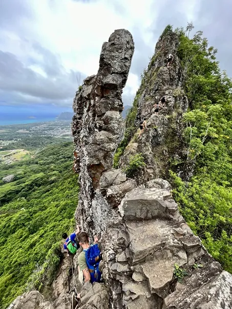 LDEO postdocs traversing a volcanic dike on the Olomana Trail in Oahu. Credit: Brandon Shuck