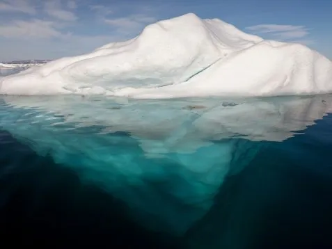 An iceberg in the Arctic Ocean. Credit: AWeith via CreativeCommons