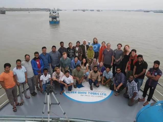 3.18.groupboat 637x478.jpeg