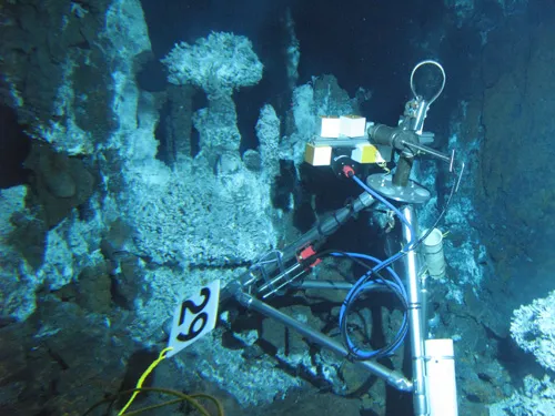 The VentCam positioned to collect data from the Bio9 vent at a depth of 2500 m below the surface of the ocean.