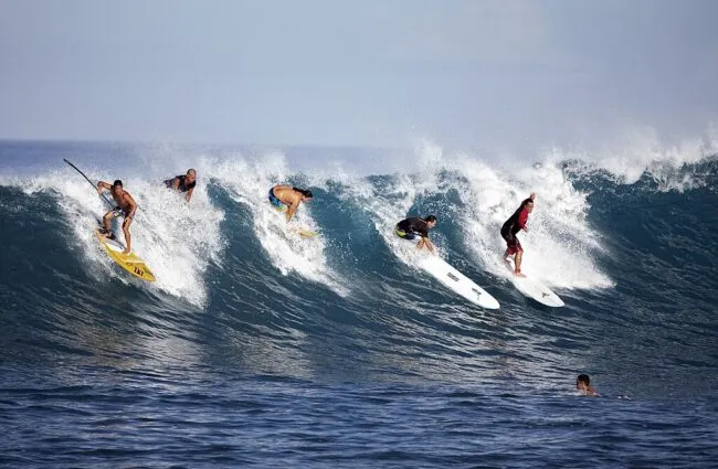 La Horde   Surfers Riding A Wave In Paea Tahiti 650x425.jpg