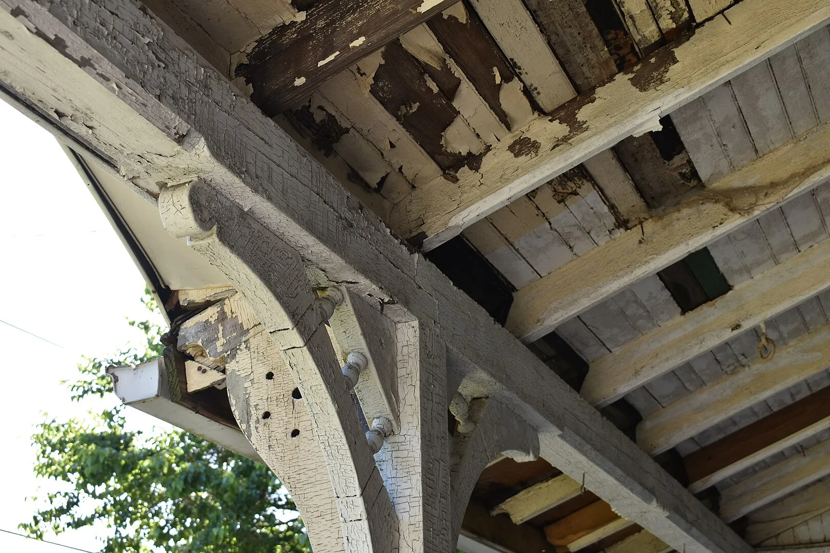 1620px Lead Paint   cracking and flaking.jpg