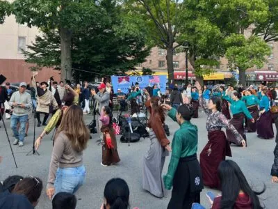 Jackson Heights TIbetan Dance1 400x300.jpeg