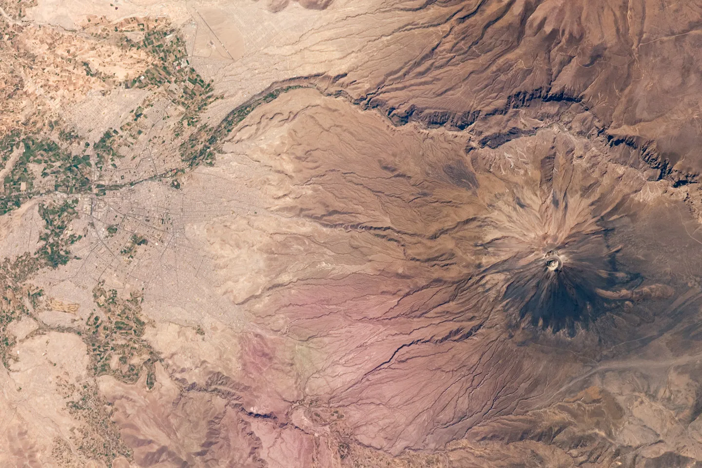 ISS021 E 8370 71 Lrg1.jpg