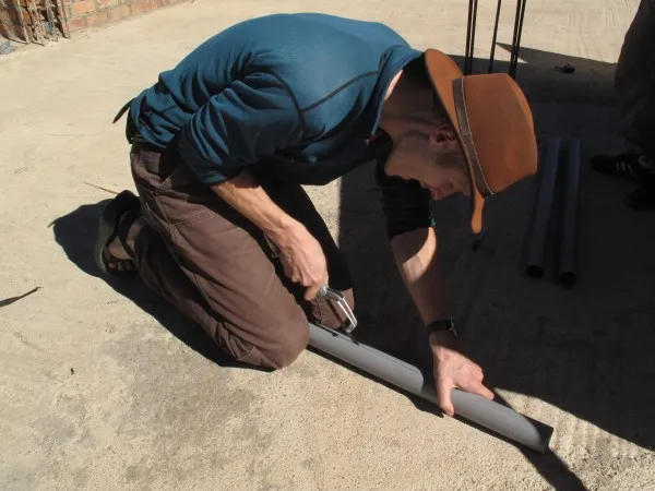 Sawing plastic pipes on the roof of our hostel in Crucero 600x450.jpg