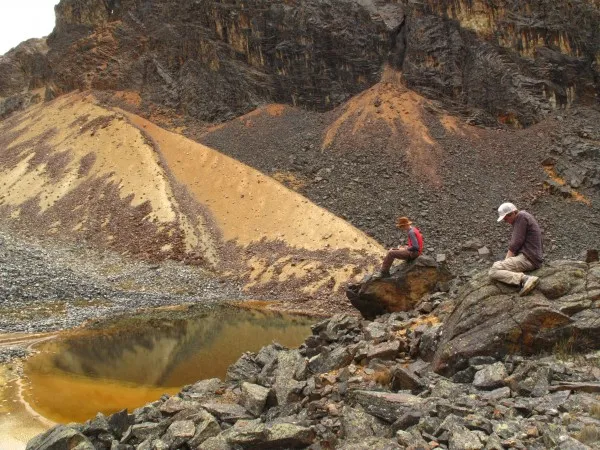 Gordon and Matt mapping Holocene moraines above Veluyoccocha 600x450.jpg
