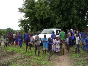 Stuck SUV a Local Attraction for School Children