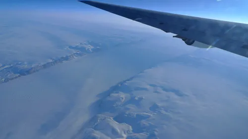 Petermann glacier covers ~1,300 kms and unlike Humbolts steep face boasts a long floating tongue of ice.