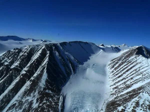 outletglacier editsm 600x450.jpg