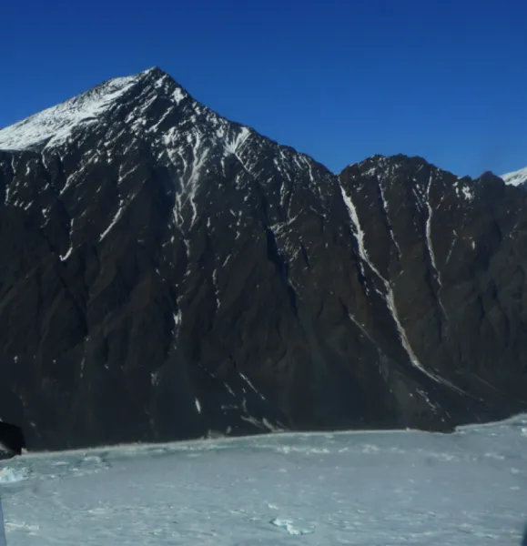 NWGlacier SedimentPilesComingOffHills 579x600.png