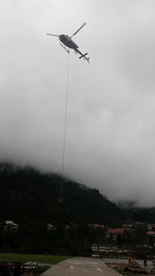 We have been practicing how to load and unload slings using a B3 helicopter, which will be used to transport heavy loads to the mountaintop. You can see that fog is the main issue here. We usually have only a 1- to 2-hour window in early morning for 
