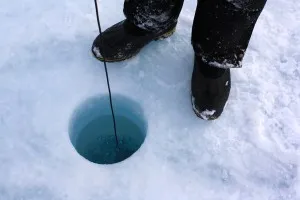 Lowering the camera into the -2F sea.
