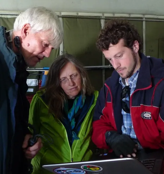 Nick Frearson, Robin Bell and Mike Wolovick discuss the possibilities of continuing the flight line or adjusting to focus the day's efforts. (photo M. Turrin)