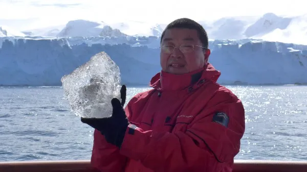 Professor Wei Dedong, Deputy Dean of the School of Philosophy, Renmin University China, holds a piece of glacial ice pulled from Hardy Cove which was soon reduced to tea water! (Photo M. Turrin)