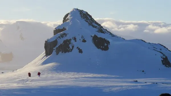 The rocky cliffs climb straight up on Half Moon Island, Antarctica. (Photo M. Turrin)