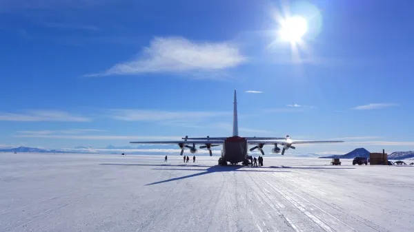 The LC-130 sitting on the ice runway (Credit N. Frearson) 