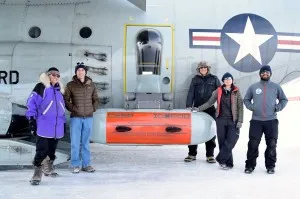  Lamont-Doherty scientists Robin Bell, Chris Bertinato, Nick Frearson, Winnie Chu and Tej Dhakal with IcePod. 