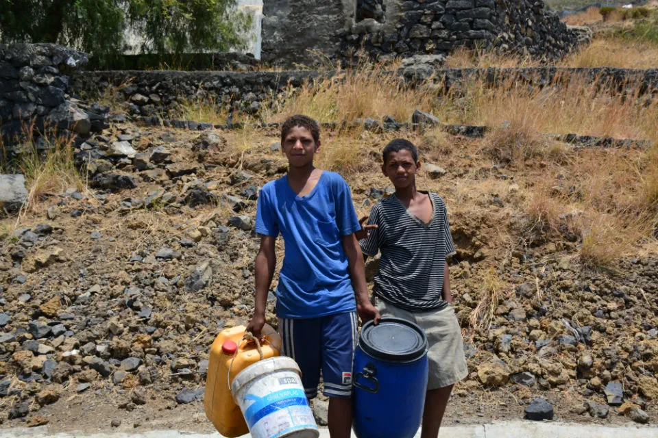 boys with water 960