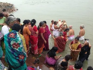 A funeral procession arrived to scatter ashes in the Hooghly (Ganges) while we were filming