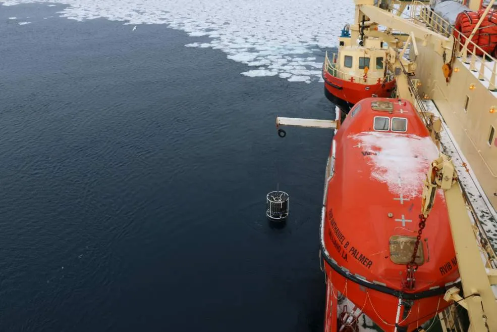 taking a 4000 meter deep profile of antarctic waters