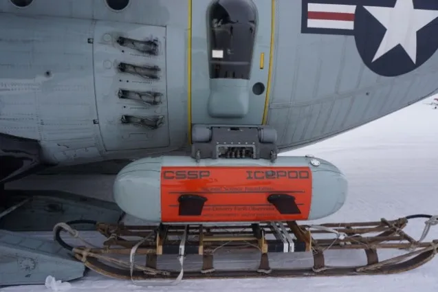 The pod preparing to be mounted onto the LC130 aircraft for another day of work. (photo S. Pascaud)